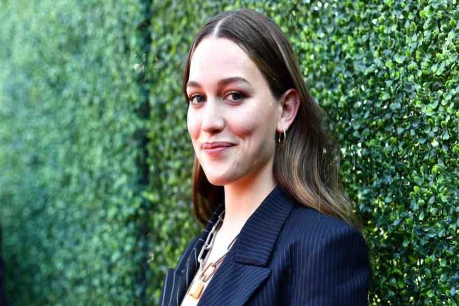 Victoria Pedretti Husband