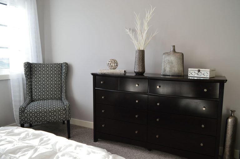 5 Dresser Styles That Instantly Modernize a Bedroom